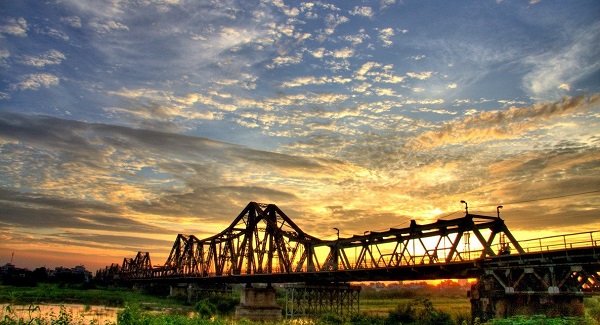 Sonnenaufgang Long bien brücke